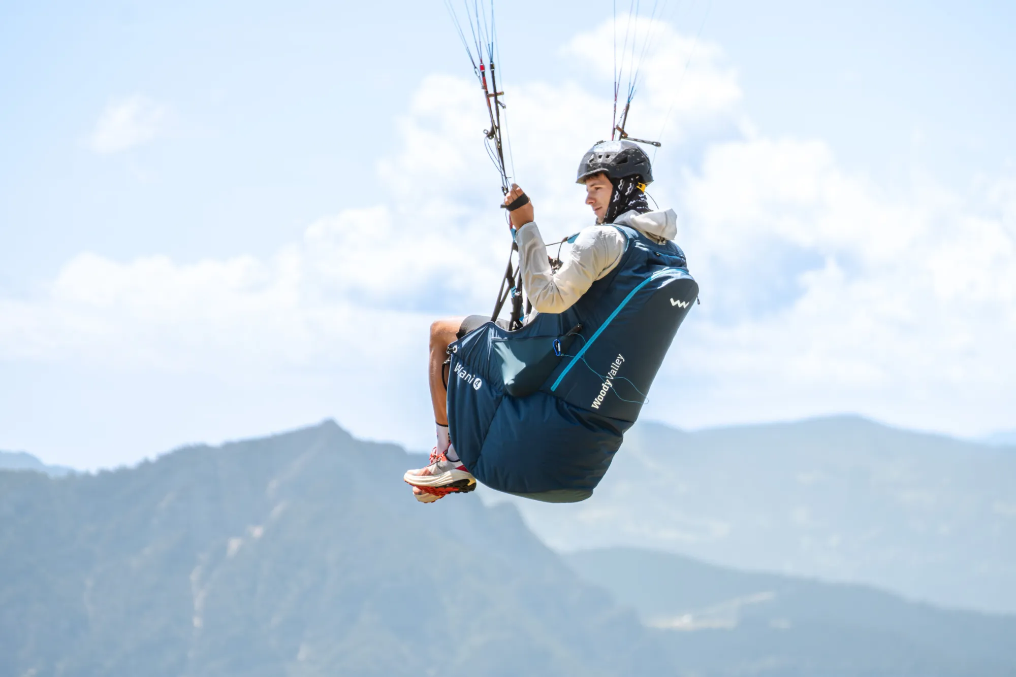 Pilote avec la sellette Woody Valley Wanì 4